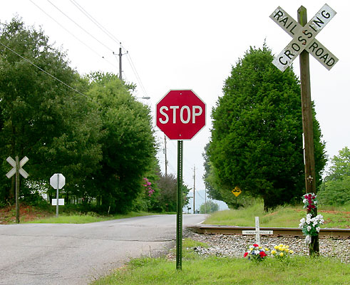 Bobby W. Isbell II Roadside Memorial Cross