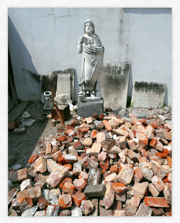 St. Louis Cemetery Cross photo by Eric Shindelbower